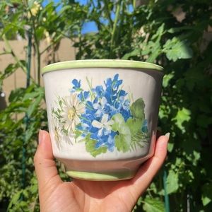 Little White & Green Floral Ceramic Pot 🪴